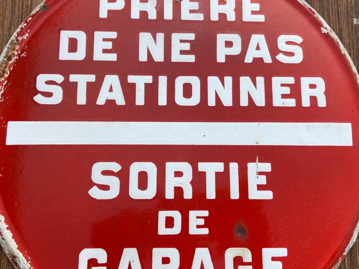 Prière De Ne Pas Stationner / Sortie De Voitures - Plakette - Emalje