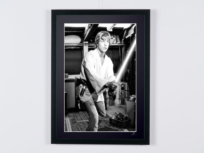 Star Wars Episode IV: A New Hope - Luke Skywalker - Fine Art Photography - Luxury Wooden Framed 70X50 cm - Limited Edition Nr 02 of 30 - Serial ID 17294 - Original Certificate (COA), Hologram Logo Editor and QR Code - 100% New items.