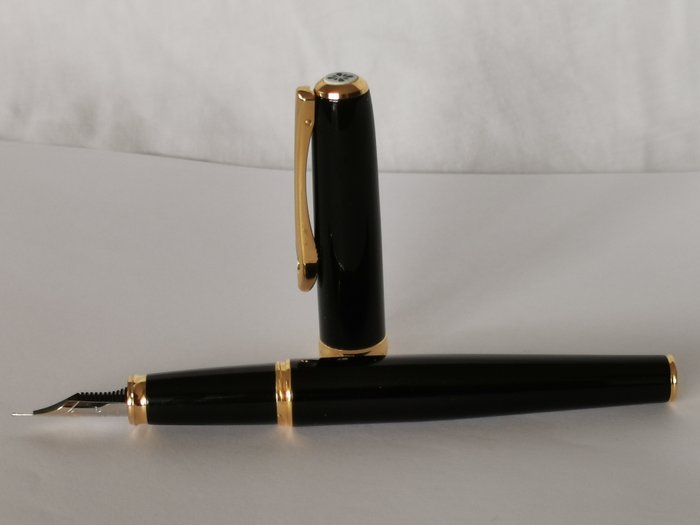 Diplomat - Excellence A2 lacquer 14 ct. gold nib F - Fyldepen