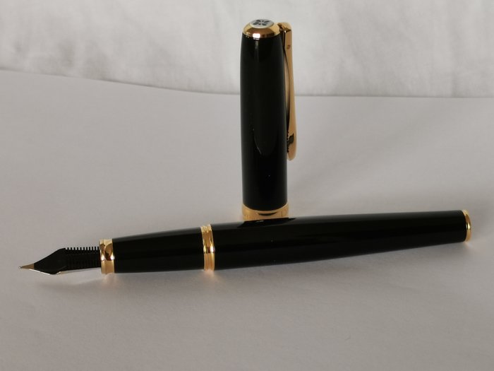 Diplomat - Excellence A2 lacquer 14 ct. gold nib F - Fyldepen