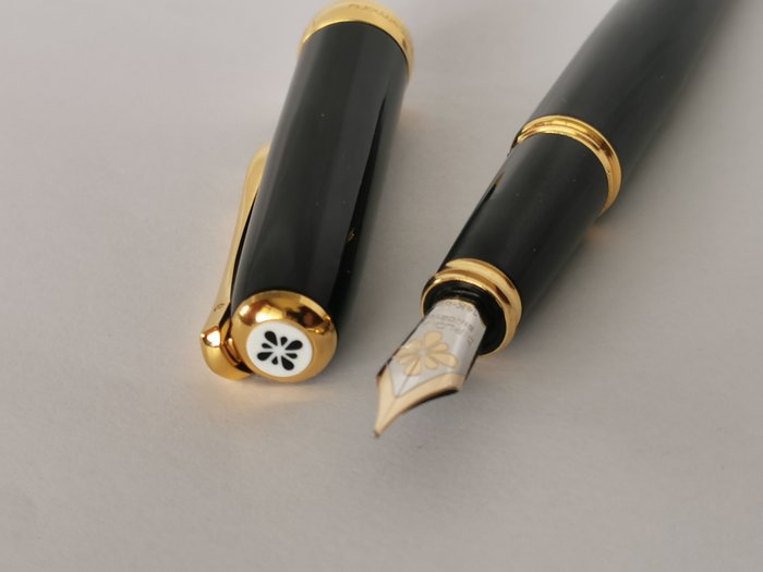 Diplomat - Excellence A2 lacquer 14 ct. gold nib F - Fyldepen