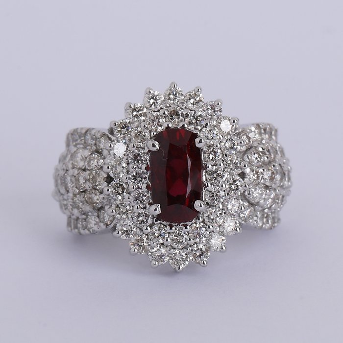 Statement-ring - 14 karat Hvidguld -  6.35ct. tw. Rubin - Diamant - Levende rubin diamantring