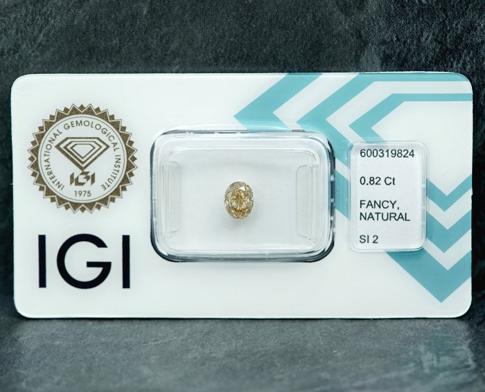 1 pcs Diamant  (Naturfarvet)  - 0.82 ct - Oval - Fancy light Brunlig Gul - SI2 - International Gemological Institute (IGI)