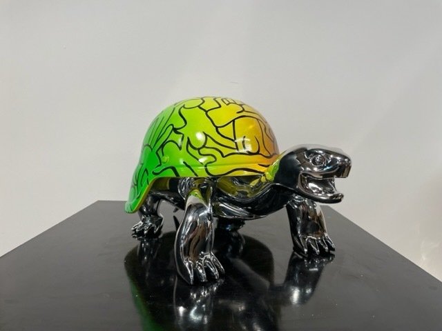 Van Apple - Keith Haring - The Silver Peace Turtle