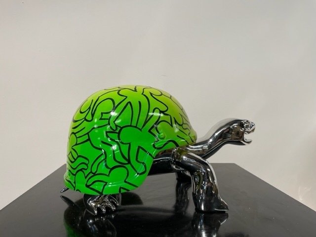 Van Apple - Keith Haring - The Silver Peace Turtle