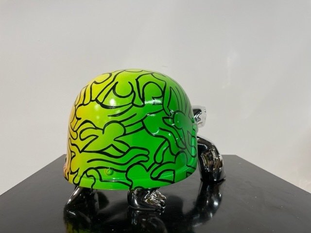 Van Apple - Keith Haring - The Silver Peace Turtle