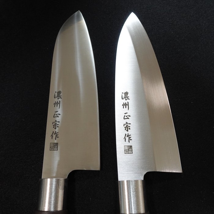 Noshu Masamune 濃州正宗 - Køkkenkniv - Santoku 三得(multifunktionskniv)  Deba 出刃(Stabil kniv til filetering og slagtning) -  Japansk køkkenkniv - Stål (rustfrit) - Japan