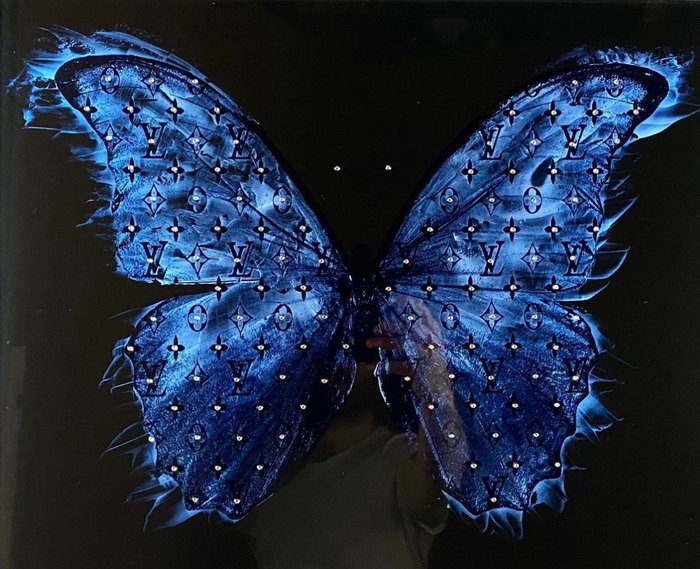 Mike Blackarts - Metallic blue LV butterfly diamant