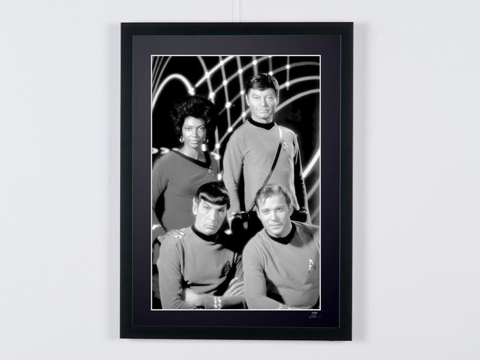 Star Trek -  Classic TV - Kirk, Spock, "Bones"  Uhura - Promo Shot - Fine Art Photography - Luxury Wooden Framed 70X50 cm - Limited Edition Nr 02 of 30 - Serial ID 20096 - Original Certificate (COA), Hologram Logo Editor and QR Code - 100% New items.