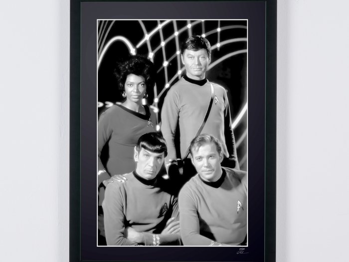 Star Trek -  Classic TV - Kirk, Spock, "Bones"  Uhura - Promo Shot - Fine Art Photography - Luxury Wooden Framed 70X50 cm - Limited Edition Nr 02 of 30 - Serial ID 20096 - Original Certificate (COA), Hologram Logo Editor and QR Code - 100% New items.