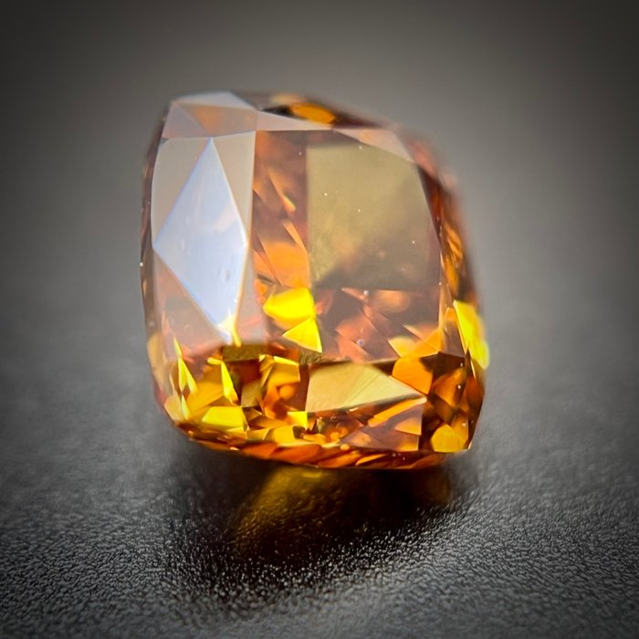 1 pcs Diamant - 071 ct - Pude - fancy deep orangy yellow brown - VS2