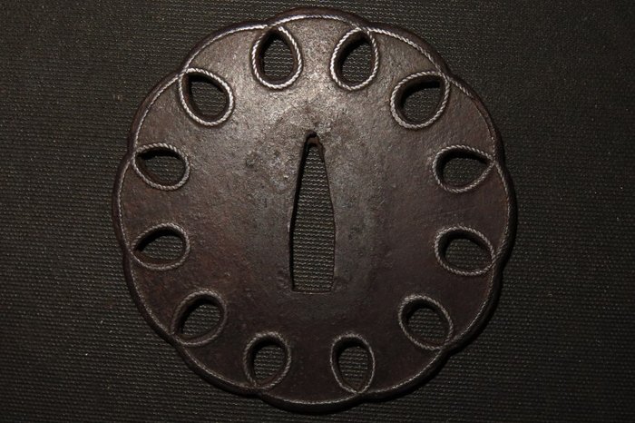 Katana - Smedet jern - Daisho Sukashi Tsuba by armor maker : C4-400 - Japan - Edo-perioden (1600-1868)