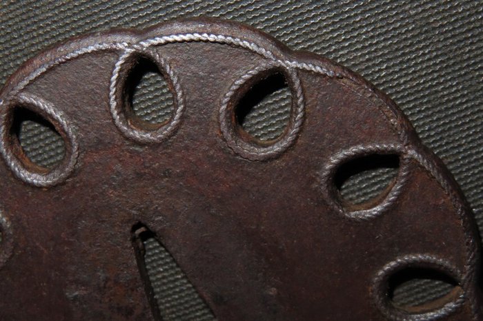 Katana - Smedet jern - Daisho Sukashi Tsuba by armor maker : C4-400 - Japan - Edo-perioden (1600-1868)