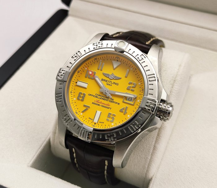 Breitling - Avenger II Seawolf Automatic "Yellow Dial" - A17331 - Mænd - 2011-nu