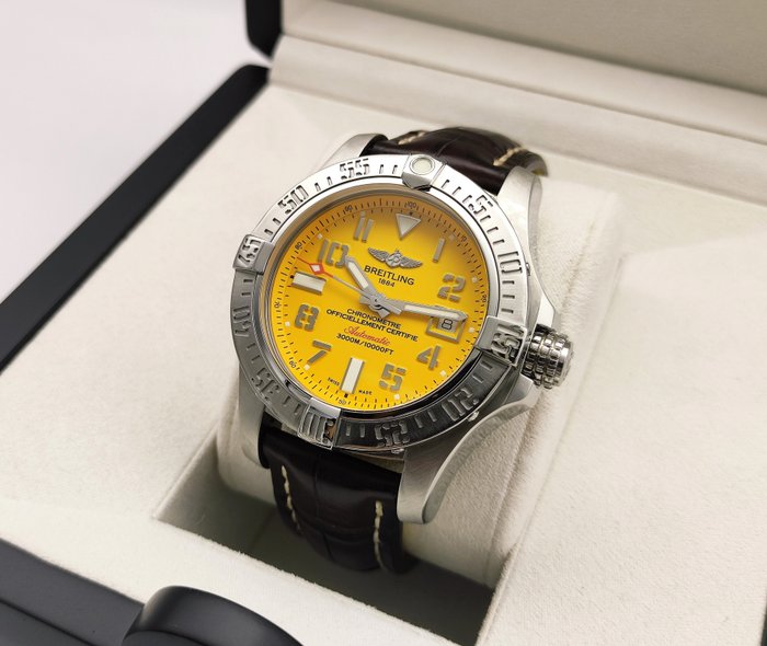 Breitling - Avenger II Seawolf Automatic "Yellow Dial" - A17331 - Mænd - 2011-nu