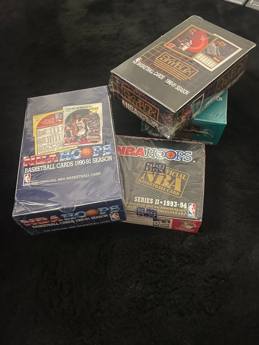 1990/91 and 93/94 NBA Hoops ; Skybox Series 1 and 2 - 10 Booster pack - Næsten så god som ny (NM)