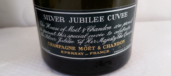 1977 Moët  Chandon, Champagne Silver Jubilee Cuvee Of Ther Majesty The Queen - Champagne - 1 Flaske (0,75L)