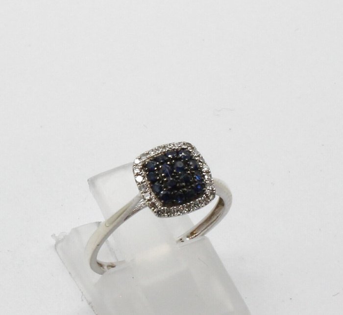 Ingen mindstepris - Ring - 9 kt. Hvidguld Safir - Diamant