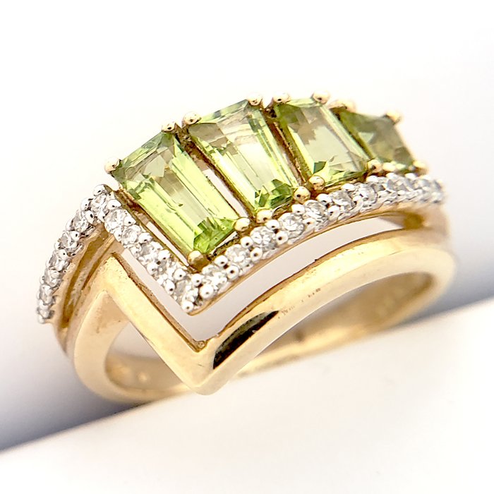 Ring - 14 karat Gulguld -  1.22ct. tw. Peridot - Diamant