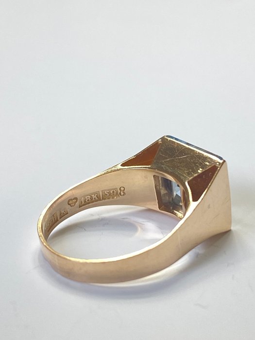 Ingen mindstepris - Ring - 18 kraat Gulguld Spinel