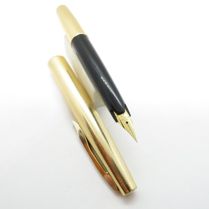 Sailor - Short (gold) - 14K gold nib (F) - Fyldepen