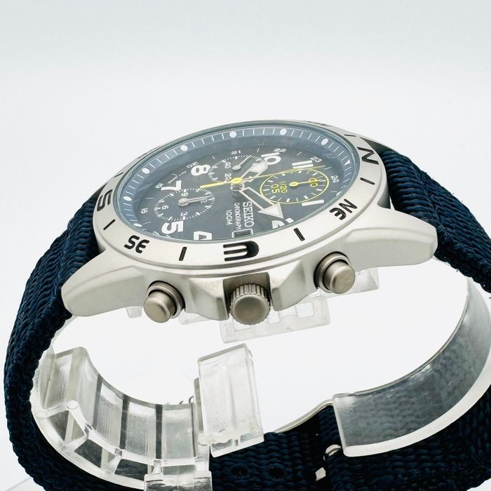 Seiko - Chronograph Military Dark Blue and Yellow and White Indexes 100m. Date - Ingen mindstepris - Mænd - 2011-nu