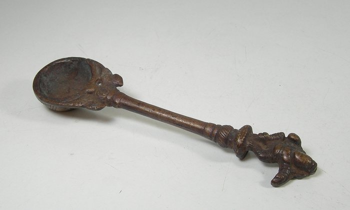 Tre rituelle (olie) Dhoop skeer med Krishna og et hoved som afslutning - Bronze - Indien - 1800-tallet