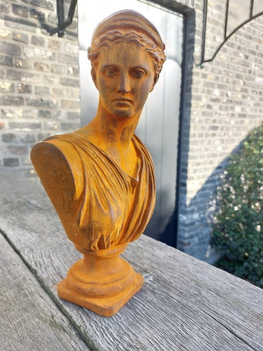 Statue, Bust of Greek goddess - Artemis - 30 cm - Støbejern