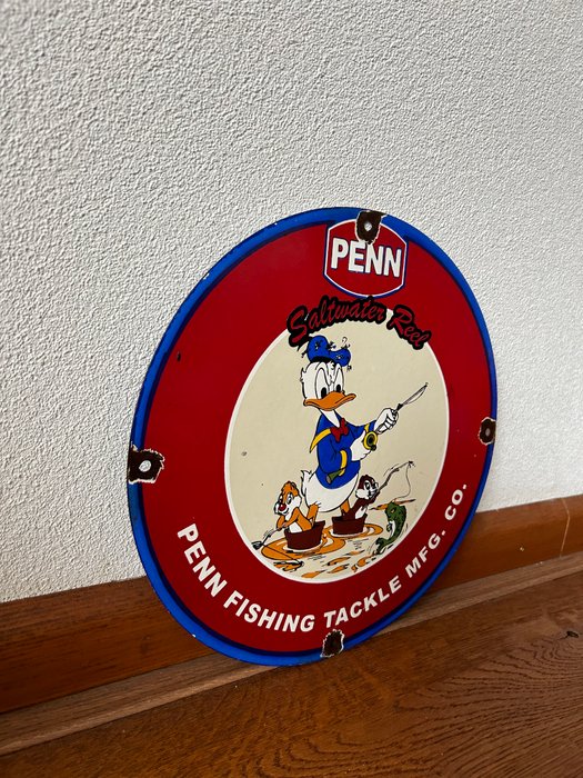 Penn Fishing Tackle MFG. CO. - PENN SALTWATER REEL - Emaljeskilt - Anders And billboard - Emalje, Metal