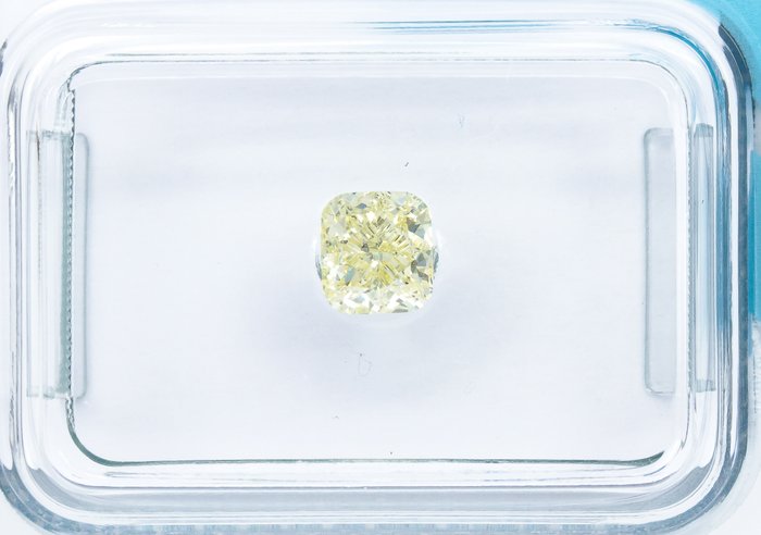 Ingen mindstepris - 1 pcs Diamant  (Naturfarvet)  - 0.70 ct - Oval - Fancy light Gul - SI1 - International Gemological Institute (IGI)