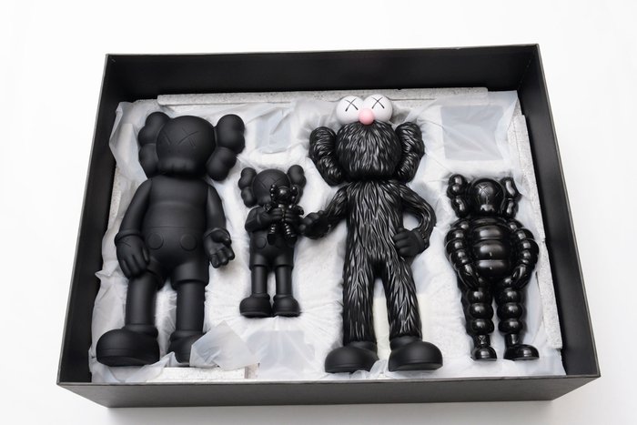 Kaws (1974) - Family (Black)