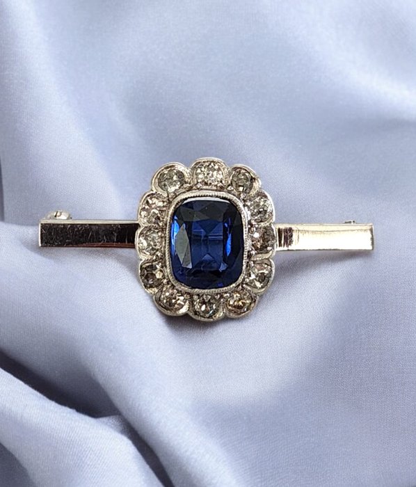 Broche - 18 kraat Gulguld, Fransk art deco safir- og diamantbroche -  2.40ct. tw. Diamant (Natur)