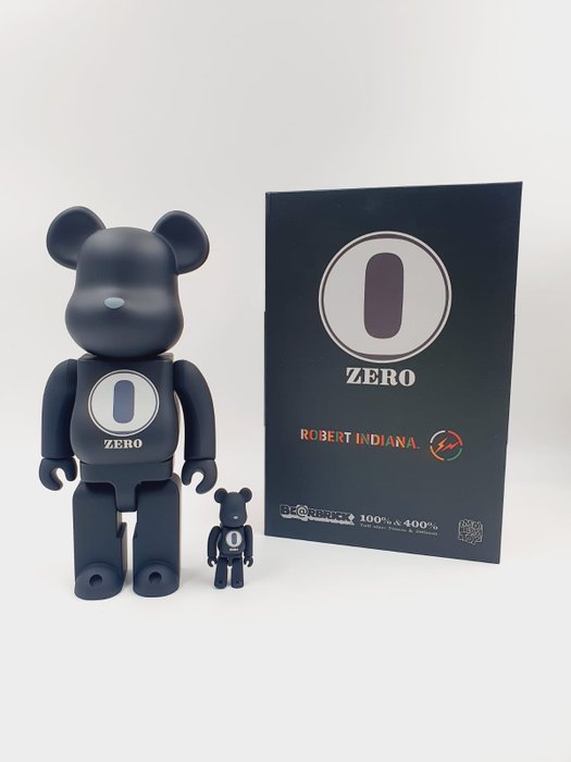 Robert Indiana x Medicom Toy - Be@rbrick Robert Indiana x Fragment Design  Black Edition 400% 100% Bearbrick 2024