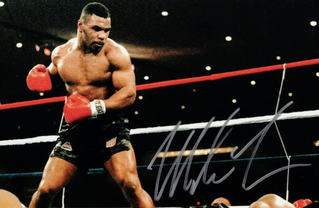 Boxing Legend - Signed by Mike Tyson - with Beckett COA - Photograph, Autograf - 28x35cm