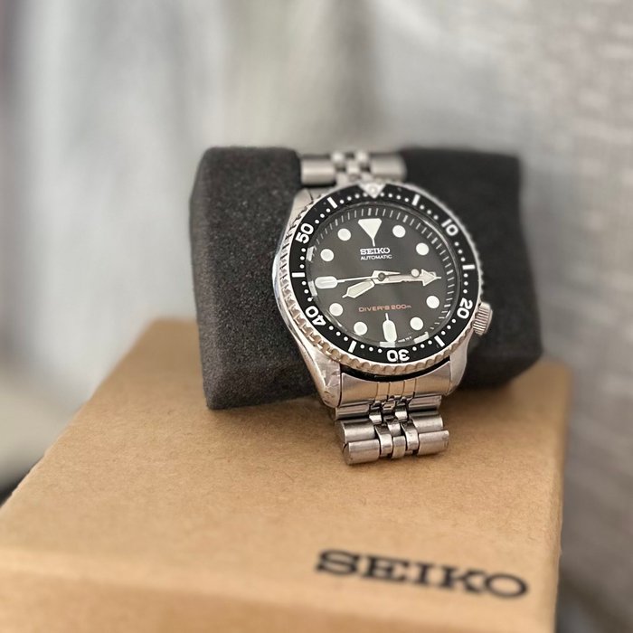 Seiko - SKX - Ingen mindstepris - 278645 - Mænd - 2010-2020