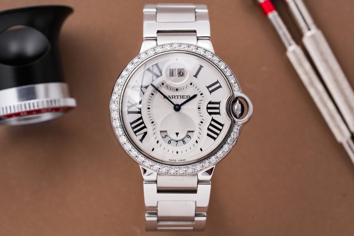 Cartier - Ballon Bleu Two Timezone Diamond Bezel - W6920011 - Kvinder - 2011-nu