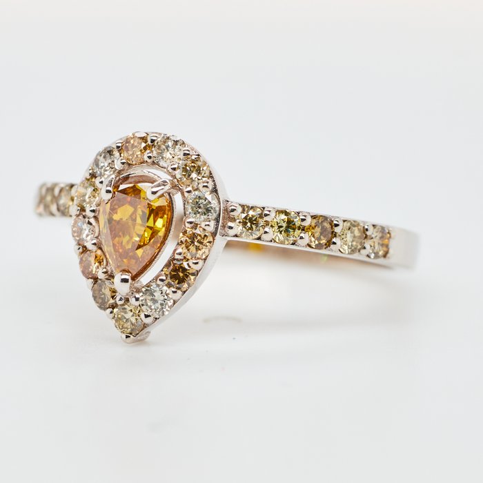 Ring - 14 karat Hvidguld -  0.80ct. tw. Diamant (Naturfarvet)