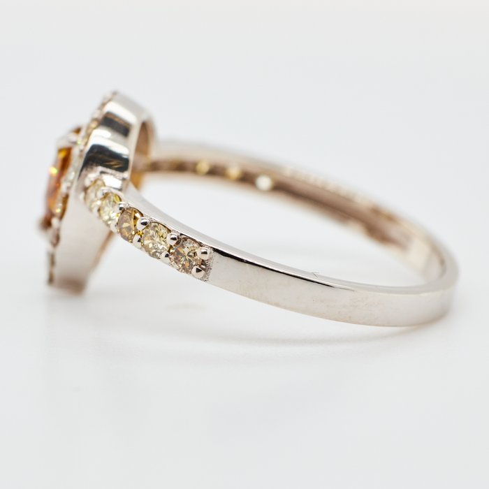 Ring - 14 karat Hvidguld -  0.80ct. tw. Diamant (Naturfarvet)