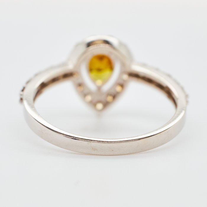 Ring - 14 karat Hvidguld -  0.80ct. tw. Diamant (Naturfarvet)