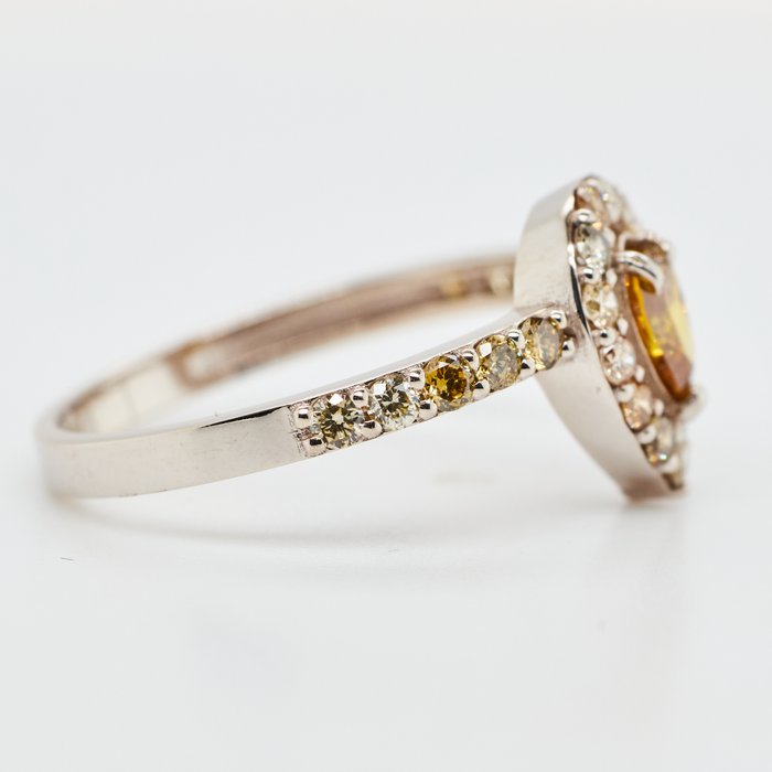 Ring - 14 karat Hvidguld -  0.80ct. tw. Diamant (Naturfarvet)