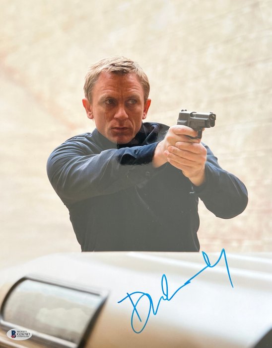 James Bond - Signed by Daniel Craig (007)