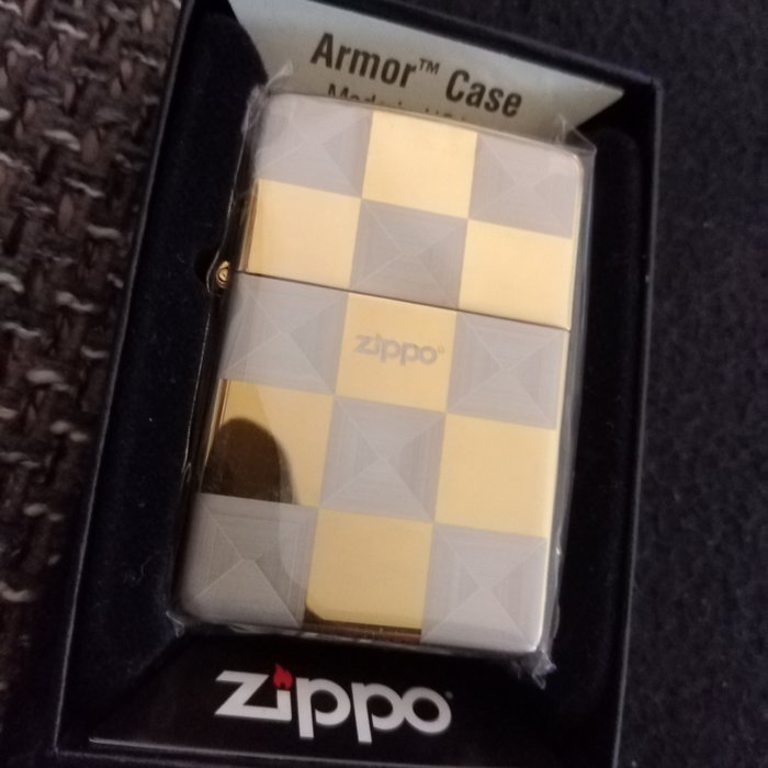 Zippo - Sehr edles Zippo unberührt beidseig mit gold/silber Ornamenten - armor case - neu - Lommelighter - Stål (rustfrit)