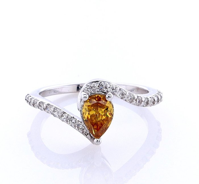 Ring - 14 karat Hvidguld -  0.77ct. tw. Diamant (Naturfarvet) - Diamant