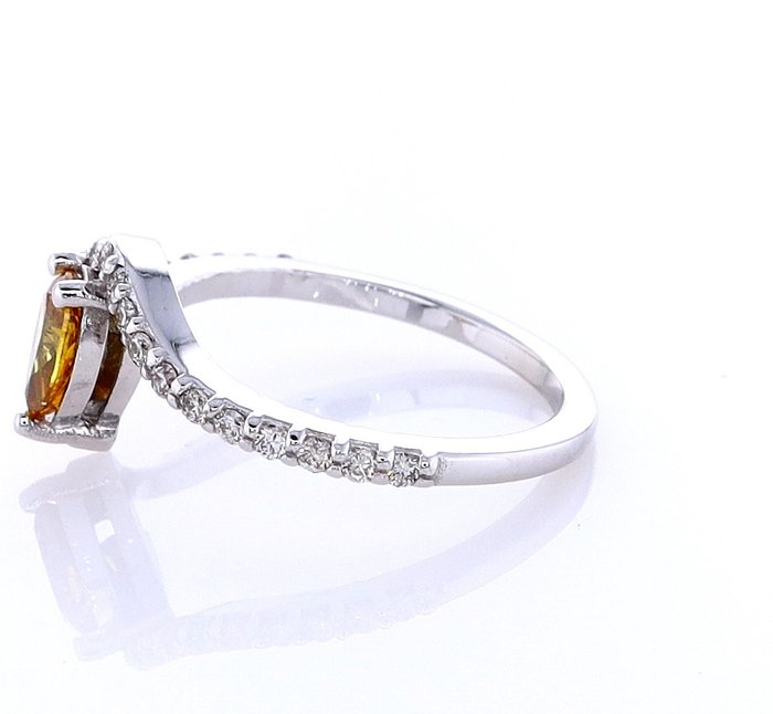 Ring - 14 karat Hvidguld -  0.77ct. tw. Diamant (Naturfarvet) - Diamant