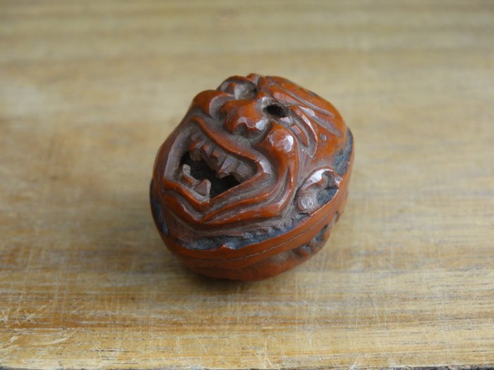 Netsuke - Kurumi valnød - Japan - Shōwa-periode (1926-1989)