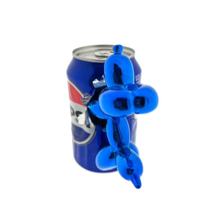 Koen Betjes (1992) - Naughty Balloon Dog (Blue) x Pepsi