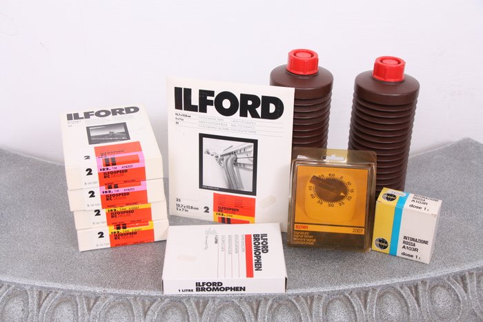 Ilford Carta 10x15 + 13x18 e materiale vario BN x camera oscura ( anni 2000 circa ) Mørkekammer udstyr