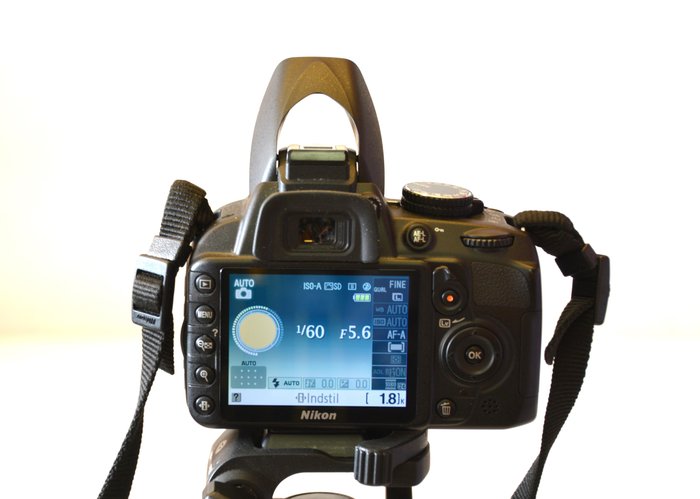 Nikon D3100 SLR with a range of 18mm to 55mm  4544 Very low clicks With Built in Guide Digitalt refleks kamera (DSLR)