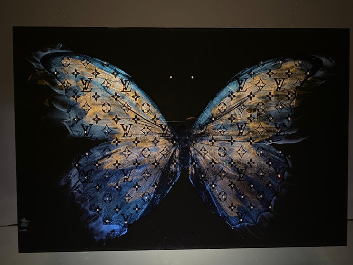 Mike Blackarts - Luxurious Blue  Gold Butterfly with diamonds