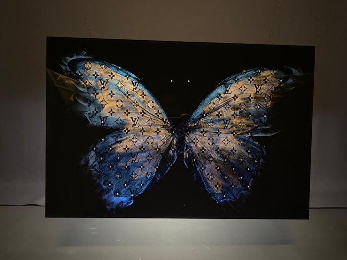 Mike Blackarts - Luxurious Blue  Gold Butterfly with diamonds